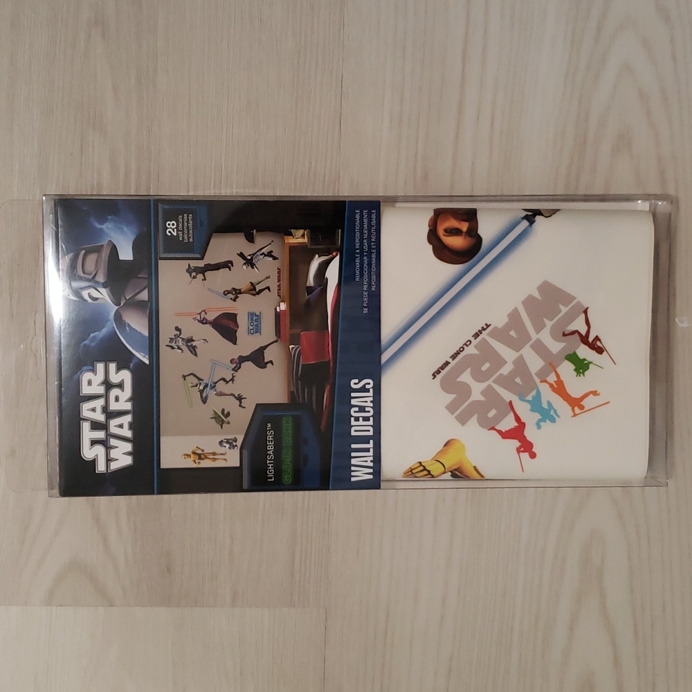 😎 NWT Star Wars wall decor - reposition-able stickers